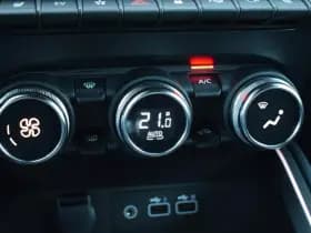 Mitsubishi Colt 1.6 Hev First Edition thumbnail 15