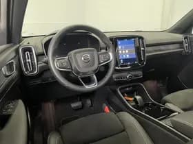 Volvo XC40 thumbnail 3