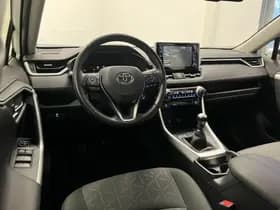 Toyota RAV4 thumbnail 3