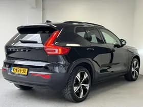 Volvo XC40 thumbnail 2