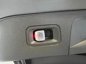 Mercedes-Benz EQC thumbnail 30