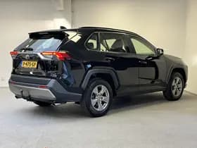 Toyota RAV4 thumbnail 2