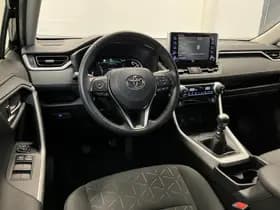 Toyota RAV4 thumbnail 3