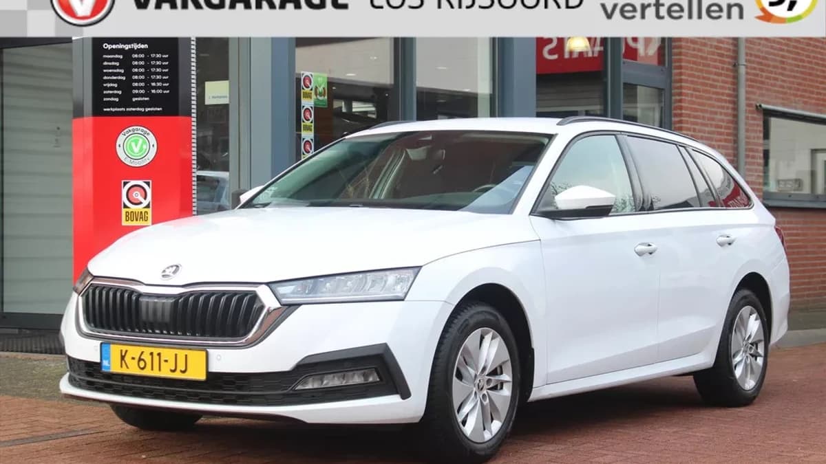ŠKoda Octavia Combi 1.0 Tsi *Business* | N.Model | Trekhaak | Carplay | Navigatie | Cruise & Climate Control | Pdc | Bluetooth | Privacy | Orig. Nl | — foto 1