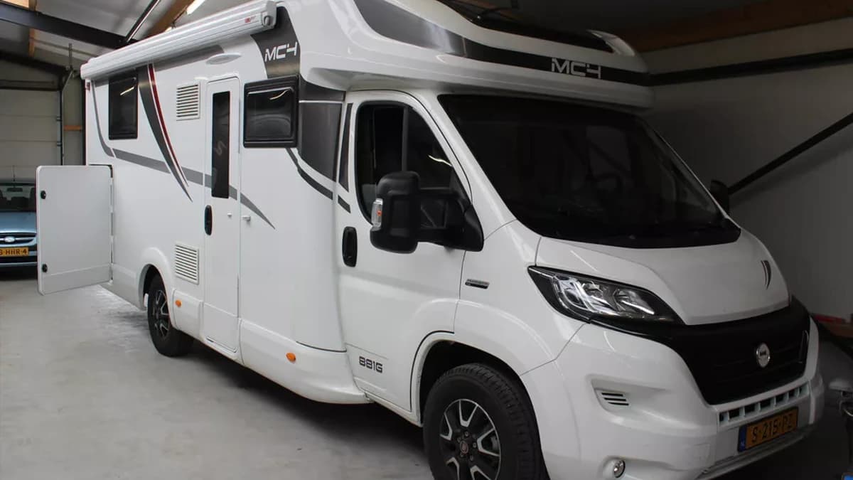 Mclouis Mc4 Mclouis 881g Integraal | Luifel | Navigatie | Grote Garage | Queens Bed | — foto 1