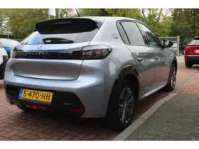 Peugeot E-208 Ev 50kwh *Allure* | 3 Fase | Soh 98.69% | Carplay | Camera | Stoel Verwarming | Pdc | Privacy | Navigatie | Cruise & Climate Control | Bluetooth | thumbnail 4
