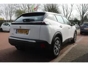Peugeot 2008 1.2 Puretech *Active* | Trekhaak | Carplay | Pdc | Cruise & Climate Control | Navigatie | Bluetooth | Orig. Nl | Distributie Vervangen ! | thumbnail 4