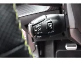 Peugeot E-2008 Ev 50kwh *Gt* | Soh 88.31% | 3-Fase | Schuifdak | Camera | Carplay | Navigatie | Stoelverwarming | Cruise & Climate Control | thumbnail 13