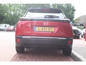 Peugeot E-2008 Ev 50kwh *Gt* | Soh 88.31% | 3-Fase | Schuifdak | Camera | Carplay | Navigatie | Stoelverwarming | Cruise & Climate Control | thumbnail 4