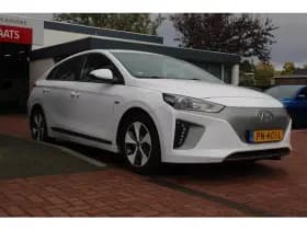 Hyundai Ioniq Ev *Comfort* | Soh 99.9% | Carplay | Adaptive Cruise & Climate Control | Camera | Pdc | Navigatie | Bluetooth | thumbnail 6