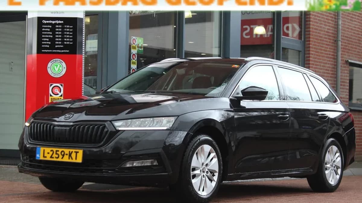 ŠKoda Octavia Combi 1.0 Tsi *Business* | Trekhaak | Carplay | Camera | Stoelverwarming | Navigatie | Cruise & Climate Control | Pdc | Bluetooth | Privacy | Orig. Nl | — foto 1