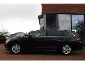 ŠKoda Octavia Combi 1.0 Tsi *Business* | Trekhaak | Carplay | Camera | Stoelverwarming | Navigatie | Cruise & Climate Control | Pdc | Bluetooth | Privacy | Orig. Nl | thumbnail 2