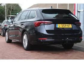 ŠKoda Octavia Combi 1.0 Tsi *Business* | Trekhaak | Carplay | Camera | Stoelverwarming | Navigatie | Cruise & Climate Control | Pdc | Bluetooth | Privacy | Orig. Nl | thumbnail 3