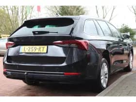 ŠKoda Octavia Combi 1.0 Tsi *Business* | Trekhaak | Carplay | Camera | Stoelverwarming | Navigatie | Cruise & Climate Control | Pdc | Bluetooth | Privacy | Orig. Nl | thumbnail 4