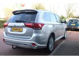 Mitsubishi Outlander 2.4 Phev *Pure+* | Trekhaak | Carplay | Camera | Cruise & Climate Control | Stoelverwarming | Pdc | Navigatie | Privacy | Bluetooth | thumbnail 4