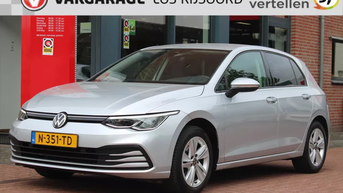 Volkswagen Golf 1.0 Etsi Hybride *Life* | Carplay | Adaptive Cruise Control | Camera | Climate Control | Navigatie | Pdc | Privacy | Bluetooth | — foto 1