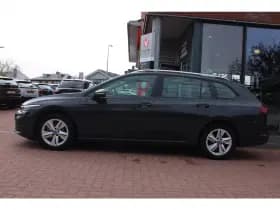 Volkswagen Golf Variant 1.0 Tsi *Life* | Trekhaak | Carplay | Massage Stoelen | Adaptive Cruise & Climate Control | Pdc | Navigatie | Bluetooth | Orig.Nl | thumbnail 2