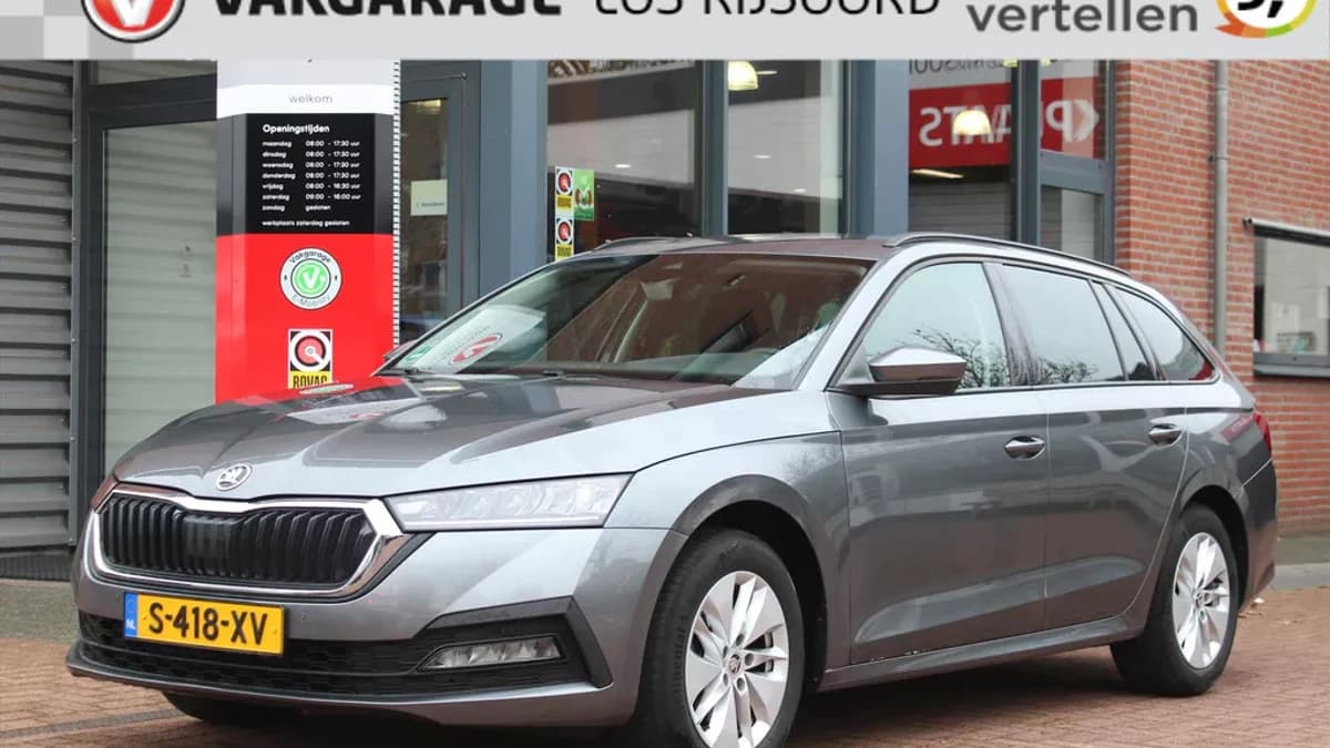 ŠKoda Octavia Combi 1.0 E-Tsi Hybrid Dsg *Ambition* | Trekhaak | Carplay | Cruise & Climate | Pdc | Navigatie | Bluetooth | Privacy | Orig.Nl | — foto 1