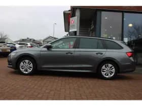 ŠKoda Octavia Combi 1.0 E-Tsi Hybrid Dsg *Ambition* | Trekhaak | Carplay | Cruise & Climate | Pdc | Navigatie | Bluetooth | Privacy | Orig.Nl | thumbnail 2