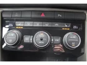 Volkswagen T-Roc 1.5 Tsi Dsg *Business* | Trekhaak | Camera | Adaptive Cruise Control | Carplay | Climate Control | Stoelverwarming | Navigatie | thumbnail 11