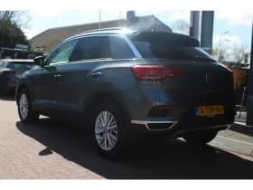 Volkswagen T-Roc thumbnail 3