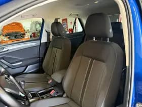 Volkswagen T-Roc thumbnail 11