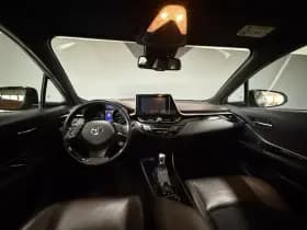 Toyota C-HR thumbnail 9