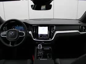 Volvo V60 T8 Plug-in hybrid AWD Ultra Perf. Ed. Dark thumbnail 21