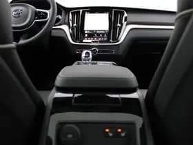 Volvo V60 T8 Plug-in hybrid AWD Ultra Perf. Ed. Dark thumbnail 34