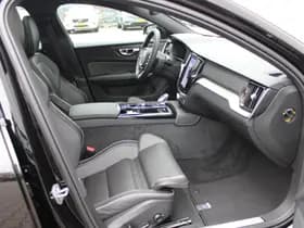 Volvo V60 T8 Plug-in hybrid AWD Ultra Perf. Ed. Dark thumbnail 35