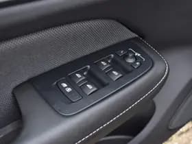 Volvo V60 T6 AWD 350PK Plug-in Hybrid Plus Dark thumbnail 29