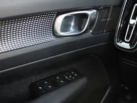 Volvo XC40 Recharge P8 AWD R-Design thumbnail 18