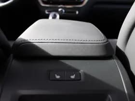 Volvo XC60 T6 Plug-in hybrid AWD Plus Dark thumbnail 34