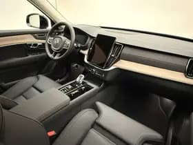 Volvo XC90 T8 455pk AWD Ultra Dark / €7500,- voordeel korting / NIEUW / DIRECT LEVERBAAR / MY26 / Luchtvering / El. Trekhaak / Getint glas / thumbnail 4