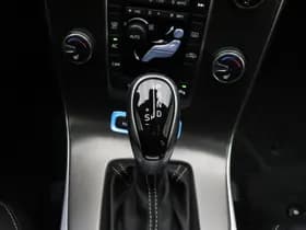 Volvo V60 2.4 D6 AWD Plug-In Hybrid Summum / Schuif-/kanteldak / Keyless / Adapt. Cruise / BLIS / On Call / Elektr. Sportstoelen / Premium Sound / Act. Grootlicht / Trekhaak / Xenon / thumbnail 25