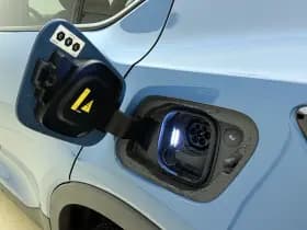 Volvo C40 Recharge Ultimate / 20 inch velgen / Nubuck / Harman Kardon audio / Elektrisch verstelbare stoelen / Stoel/- en stuurverwarming / thumbnail 16