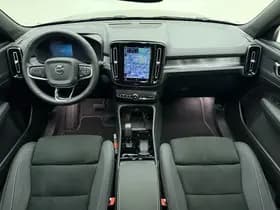 Volvo XC40 Twin 408pk Plus / Nubuck / Getint glas / Trekhaak / All Season / PDC + Camera / Stoel + Stuurw. Verwarming / Keyless / El. Achterklep / Warmtepomp / thumbnail 2