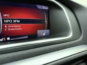 Volvo V40 T3 153pk Automaat Polar+ Sport / 1e Eig. / Panoramadak / Harman&Kardon / PDC + Camera / Stoelverwarming / Getint glas / Keyless / DAB+ / 17'' / On Call / thumbnail 23