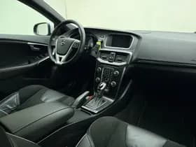 Volvo V40 T3 153pk Automaat Polar+ Sport / 1e Eig. / Panoramadak / Harman&Kardon / PDC + Camera / Stoelverwarming / Getint glas / Keyless / DAB+ / 17'' / On Call / thumbnail 10
