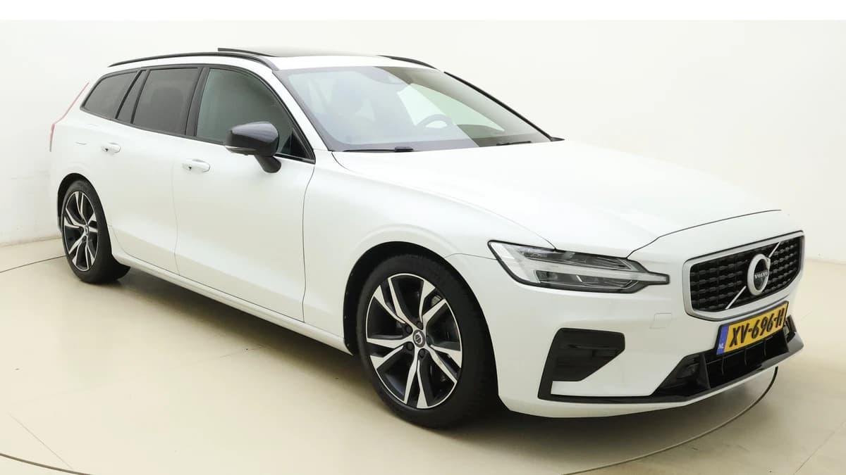 Volvo V60 T5 251PK Automaat R-Design / Head-Up / Stoelventilatie / Harman&Kardon / Elektr. Stoelen / 360 Camera / Trekhaak / Panoramadak / DAB / Adapt. Cruise / BLIS / — foto 1