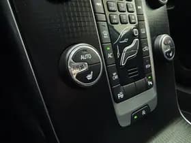 Volvo V40 T3 153pk Automaat Polar+ Sport / Harman&Kardon Audio / Keyless / Panoramadak / Stoelverwarming / Nubuck / Trekhaak / PDC + Camera / thumbnail 24