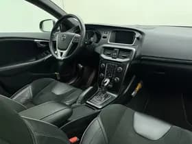 Volvo V40 T3 153pk Automaat Polar+ Sport / Harman&Kardon Audio / Keyless / Panoramadak / Stoelverwarming / Nubuck / Trekhaak / PDC + Camera / thumbnail 9