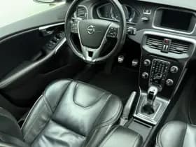 Volvo V40 2.0 T4 190pk Business Sport / Panorama dak / Lederen bekleding / On call / Stoelverwarming / Camera / thumbnail 2