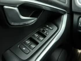 Volvo V40 2.0 T4 190pk Business Sport / Panorama dak / Lederen bekleding / On call / Stoelverwarming / Camera / thumbnail 16