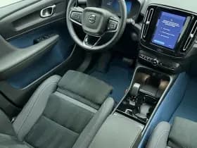 Volvo XC40 Extended Range Plus / 20'' / Nubuck incl. Fjord Blue Tapijt / Trekhaak / Stoel + Stuurw. Verwarming / PDC + Camera / Getint Glas / thumbnail 2