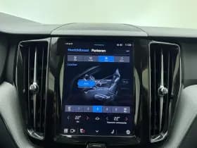 Volvo XC60 T6 355pk hybrid AWD Plus Bright / Panoramisch / H&K audio / Trekhaak / Stoel&Stuur verwarming / Volvo On Call / Google navigatie. thumbnail 36