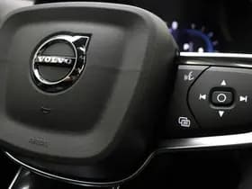 Volvo XC40 B4 211pk Plus Dark / Elektr. stoelen / H&K audio / Trekhaak / Stoel/- en stuurverwarming / Adapt. Cruise / BLIS / Elektr. Achterklep / PDC + CAM / thumbnail 27