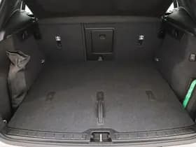 Volvo XC40 B4 211pk Plus Dark / Elektr. stoelen / H&K audio / Trekhaak / Stoel/- en stuurverwarming / Adapt. Cruise / BLIS / Elektr. Achterklep / PDC + CAM / thumbnail 6