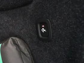 Volvo XC40 B4 211pk Plus Dark / Elektr. stoelen / H&K audio / Trekhaak / Stoel/- en stuurverwarming / Adapt. Cruise / BLIS / Elektr. Achterklep / PDC + CAM / thumbnail 10