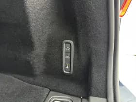 Volvo XC60 T8 455pk AWD Ultra Dark / Luchtvering / 21'' / El. Trekhaak / 360 Camera / Head-Up / Panoramadak / El. Stoelen / Lederen Dashboard / Full-LED / thumbnail 12